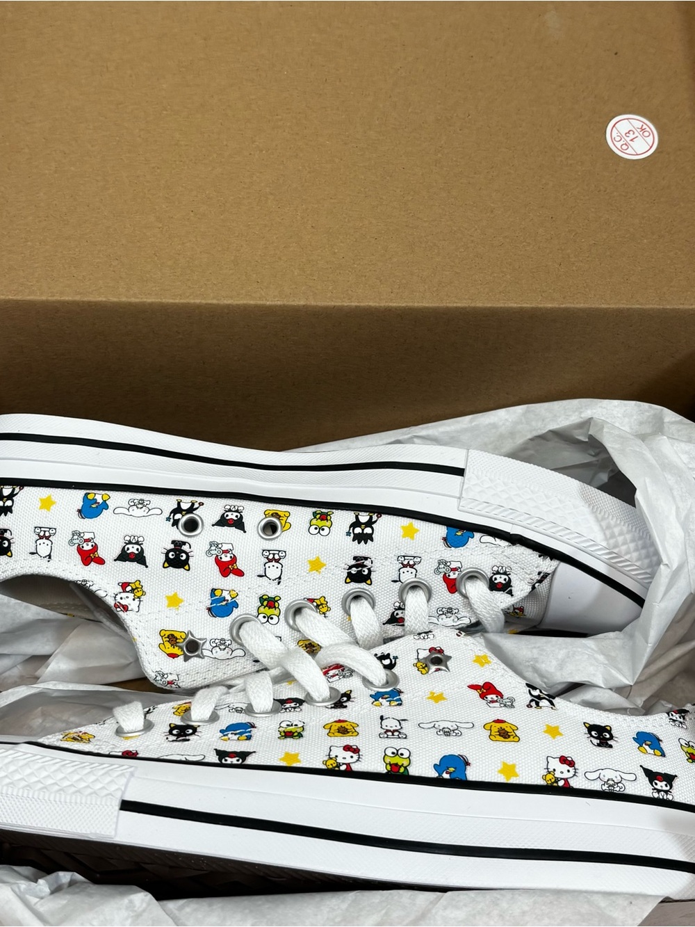 Converse HELLO KITTY And Friends Chuck Taylor White Low Sneakers Women’s Sz 8 - Picture 7 of 8